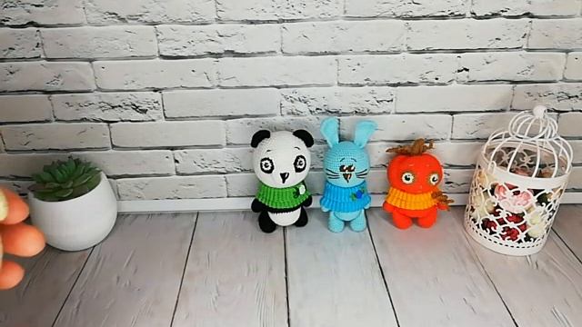 Вязаные игрушки амигуруми ручной работы.