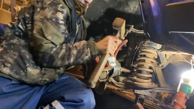 Замена верхней шаровой ВАЗ 2121! Рассказываю как отрегулировать СТУПЕЧНЫЙ ПОДШИПНИК! 2 ЧАСТЬ.