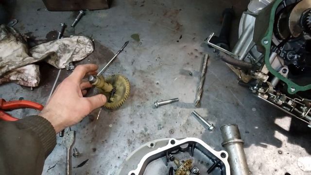 Мотоблочный мотор пинается и туго прокручивается при заводке.