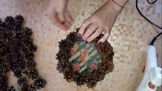 *Корзинка из шишек* Выполняем домашнее задание.