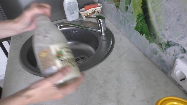 Как отмыть бутылку с узким горлышком от молока. Без ершика!!!