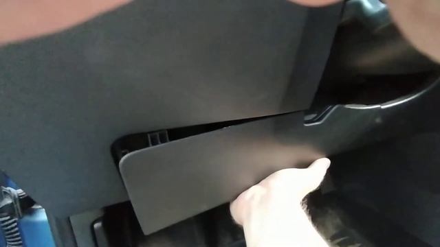 Skoda Rapid ремонт разъёма (прикуривателя) 12V своими руками!