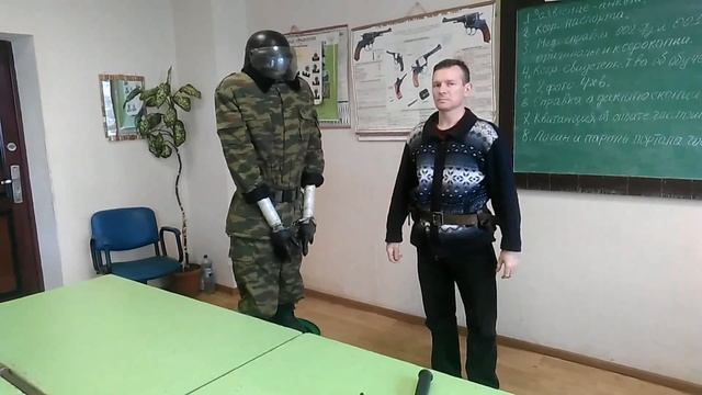 Как правильно использовать наручники и палку резиновую ПР-Т75М