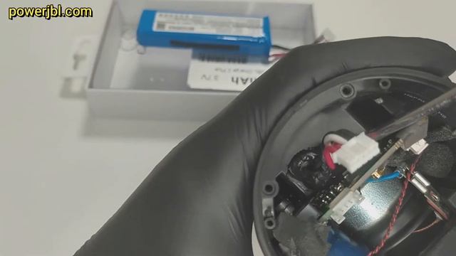 JBL Charge 2+ хрипит динамик / Замена аккумулятора