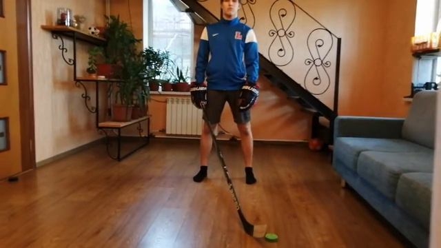 упражнения с клюшкой 2
