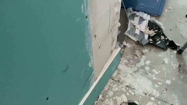 Перегородка в санузле. Влагостойкий гипсокартон в два слоя.
