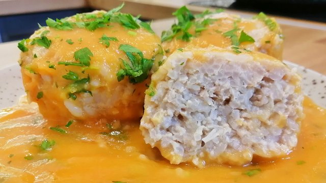 ЕЖИКИ ИЗ КУРИЦЫ с морковной подливой