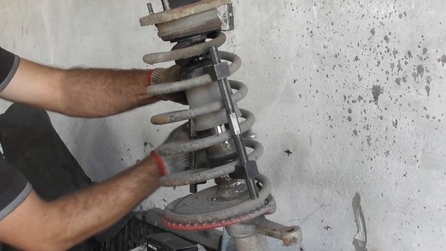 Замена передней стойки Лада Калина