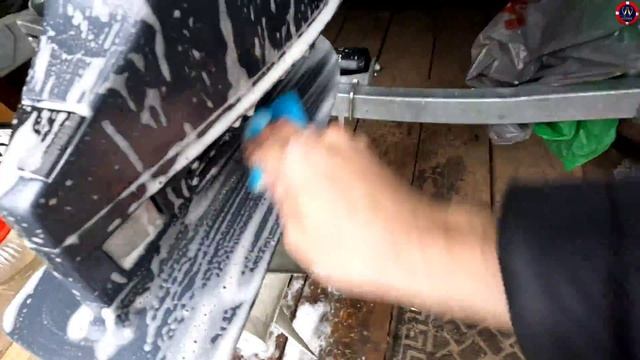 Чем отмыть налет на ноге лодочного мотора???