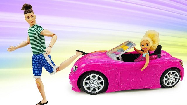 Челси в машине Барби! Смешные мультики про куклы для девочек - Игры в куклы