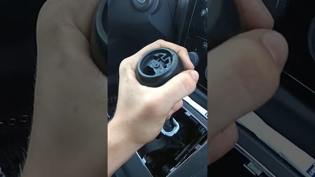 Снятие ручки АКПП на  Opel Zafira