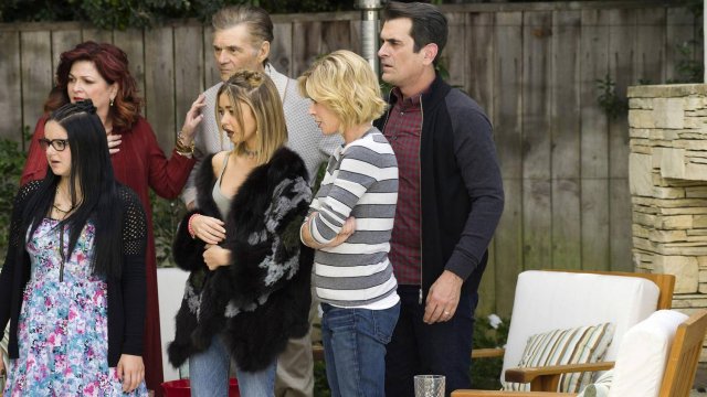 Сериал Американская семейка - 10 сезон 22 серия / Modern Family