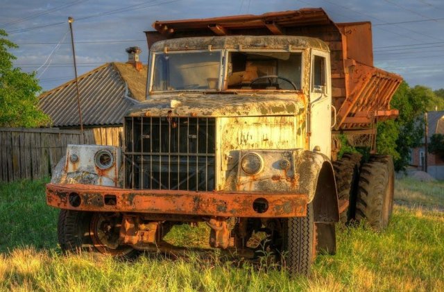 Народ стал покупать автомобили под восстановление..