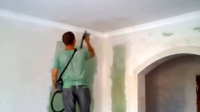 Как хорошо покрасить потолок при помощи пульверизатора