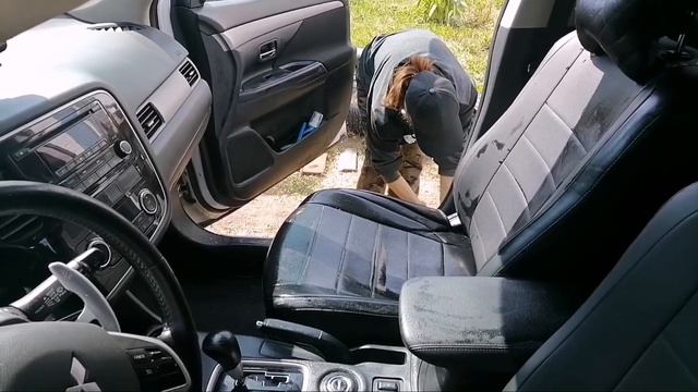 Деревенские будни. Собираем урожай у курочек. Деревенская жизнь..mp4