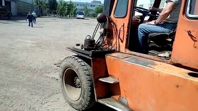 Автобус ПАЗ.Достал сальник задней ступицы.