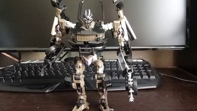 Обзор на игрушку Transformers Human Alliance "BARRICADE" от HASBRO