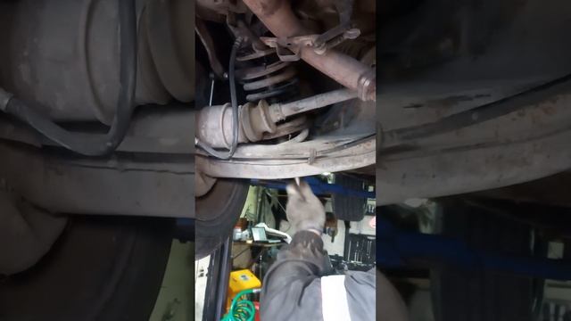 Замена задних пружин мерседес w116