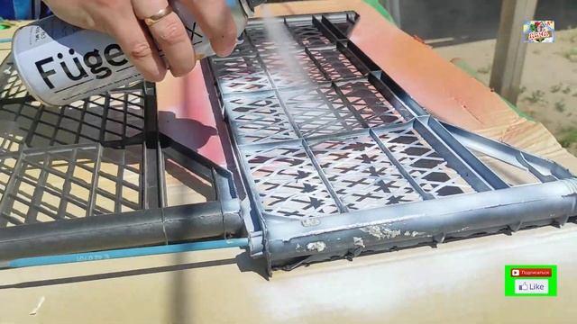 DIY Не выбрасывайте пластиковые ящики Забор для клумбы своими руками Садовый забор Поделки из ящико