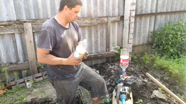Копаем яму под электро насос.Установка насосной станции на скважину.