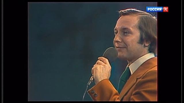 Шумят хлеба.