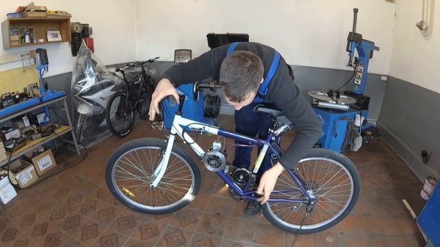 Самодельный двигатель на велосипед ! ( ДВС )