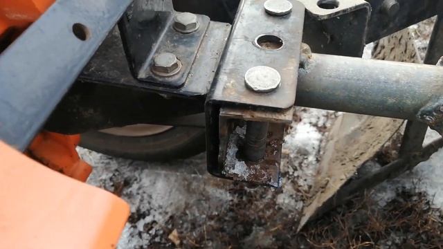 Обзор на отвал из старой бочки к мотоблоку для уборки снега. Первое испытание