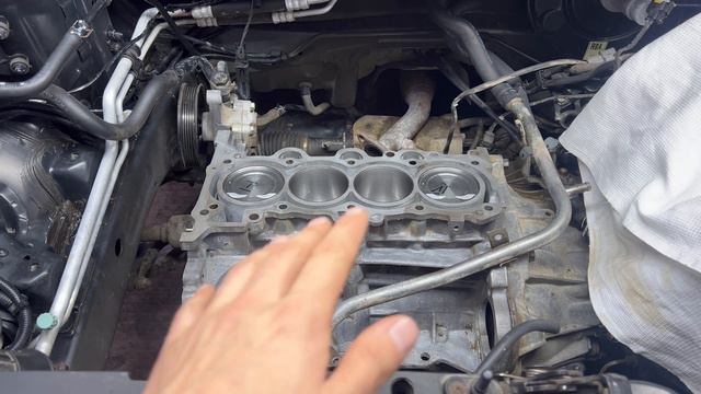 Хендай солярис 1.6 G4FC громкая работа двигателя и огромный расход масла.намытые поршня от масла