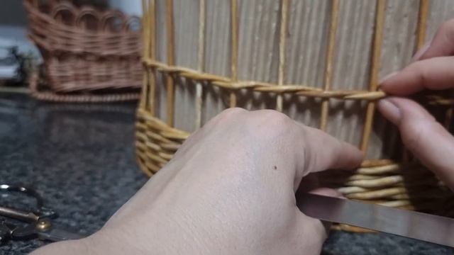 воздушная, ажурная плетеная корзина из бумажной лозы #плетениеизгазет #корзинка #мастеркласс