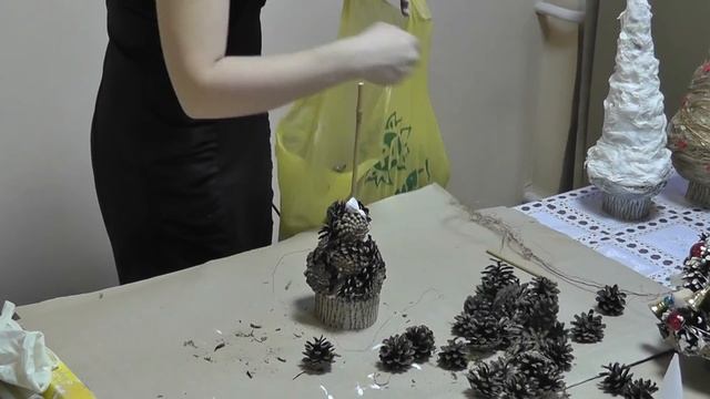 Елка из шишек. Мастер-класс