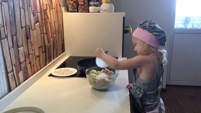 Куриные котлеты с кабачком и овсянкой! Готовим детям! Готовим вместе с детьми!