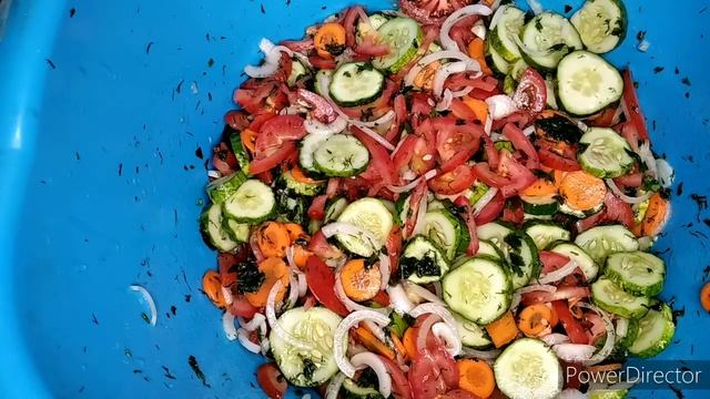 Очень вкусный салат на зиму из огурцов, помидор и лука.