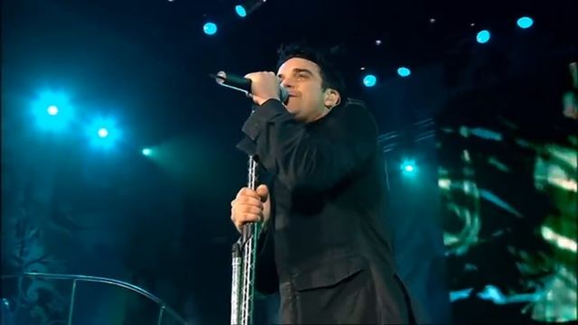Robbie Williams - Feel ( Live at Knebworth )