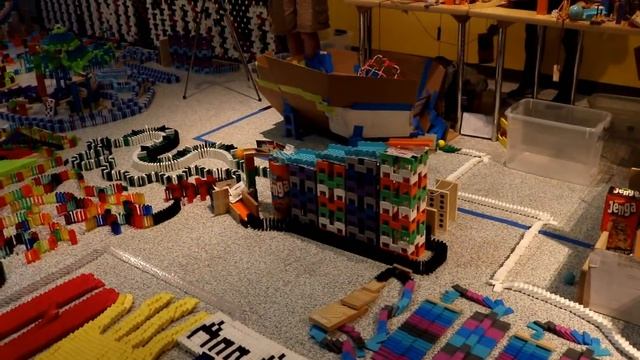 25,000 DOMINOES | Domino World 2018