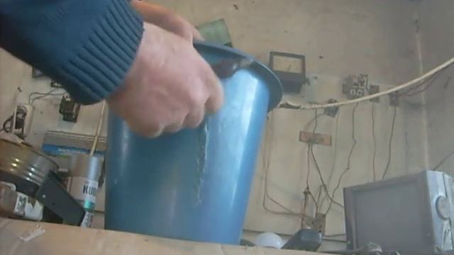 Как запаять трещину в пластиковом ведре.How to solder a crack in a plastic bucket.