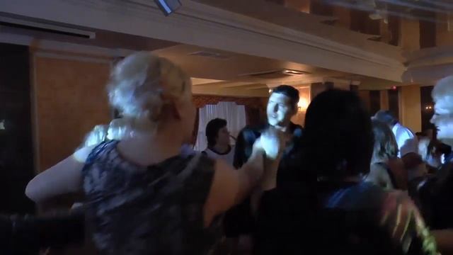 Аркадий Кобяков зажигает под песню - О, боже, какой мужчина