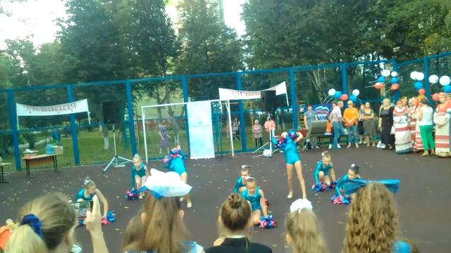 Танцы возле моего дома