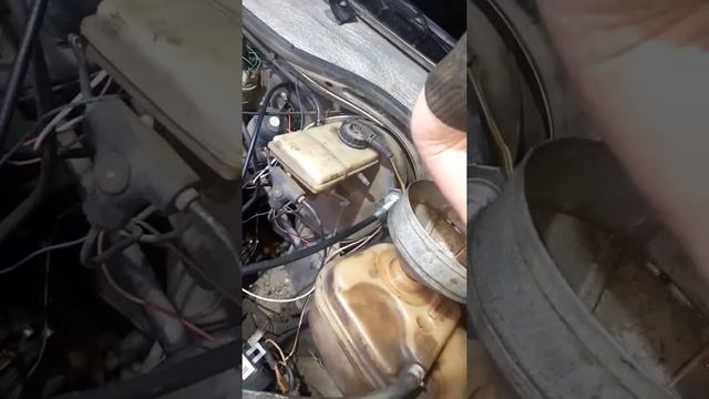 как выгнать воздух из системы охлаждения ауди 100