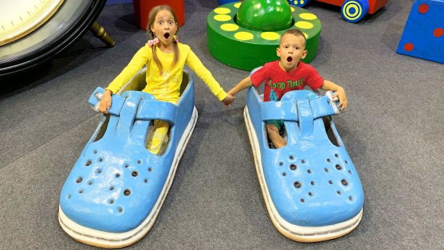 Magic Dream House of the Giant Sofia and Max have a fun day on the Playground