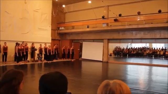 "Прыжки в современном танце"