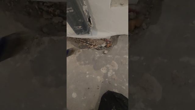 Чем заделать штробы в стяжке пола