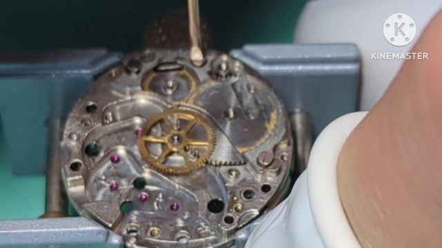 Как не надо смазывать часы.