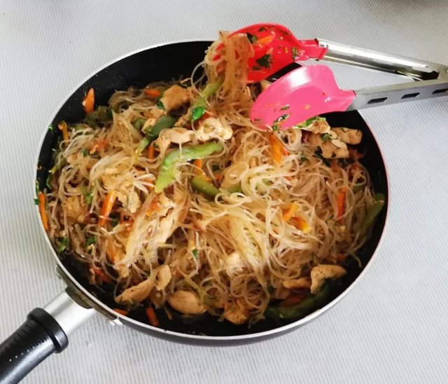 Обед и ужин за 20 минут! Фунчоза с курицей и овощами. Рецепты из фунчозы. Быстрые и простые рецепты!