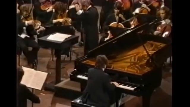 С. Рахманинов. Концерт № 2 для фортепиано с оркестром (1-я часть). Исполнитель - Алексей Султанов.