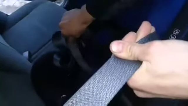 Как закрепить детское удерживающее кресло в автомобиле против хода движения