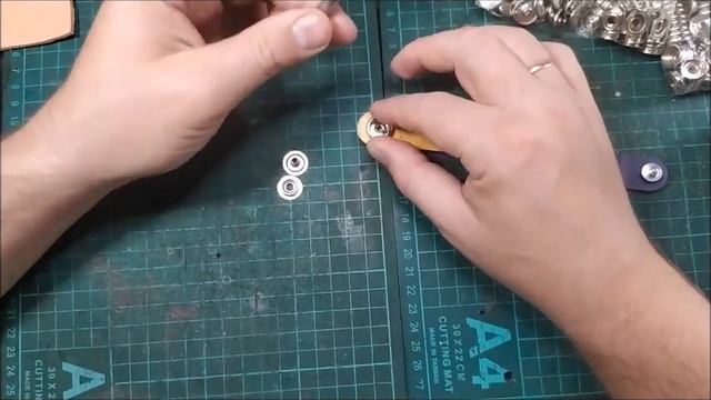 Работа с кожей. Как устанавливать кольцевые  кнопки. Урок Кожевенного Ремесла