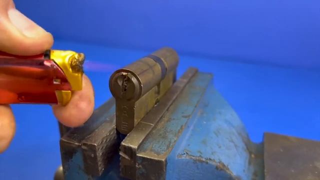 Слесари не расскажут этот секрет! Как вытащить сломанный ключ из замка