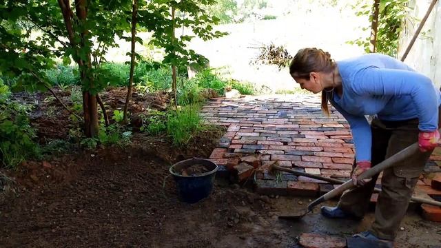 Брусчатка из старого кирпича своими руками.