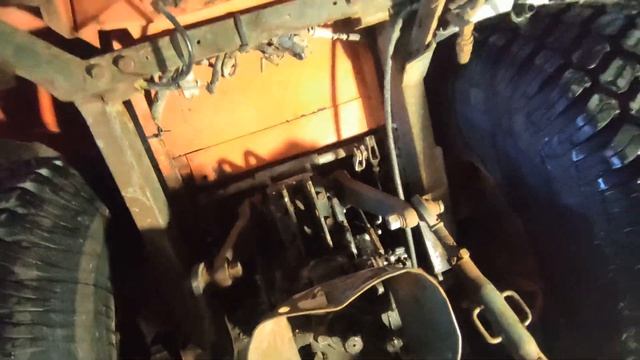 KUBOTA STV 32-перестала поднимать навеска.