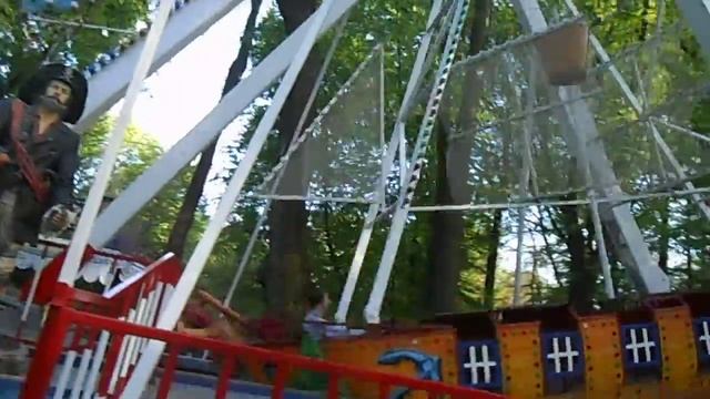 Аттракцион ''Пират'' Черновцы Я катаюсь